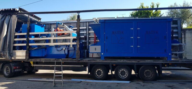 Décomposition de l'Installations de lavage Maitek MSW 75 & MSW 150 dans une semie remorque prête à l'envoi pour un client dans toute la France