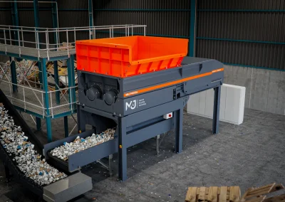 Pré-broyeur stationnaire M&J Recycling P4000E E-DRIVE 220HS-HD